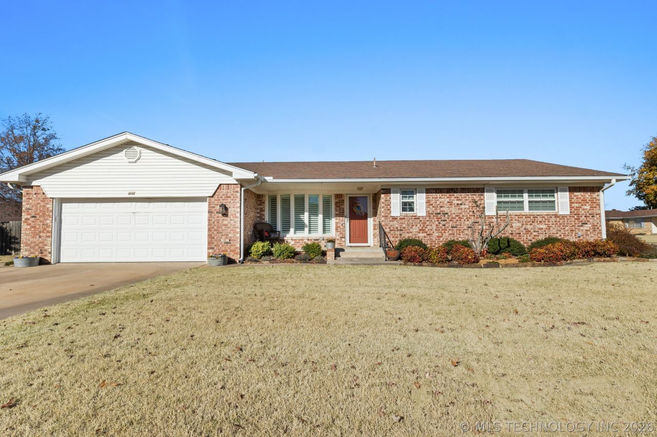 1807 Crestview Drive, Okmulgee, OK 74447 Main Photo
