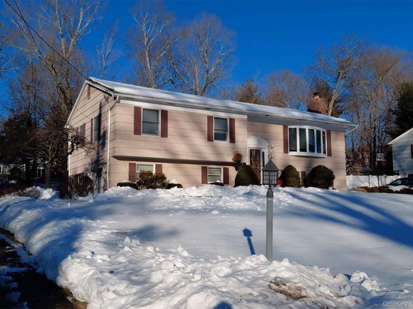 557 Babbling Brook Lane, Valley Cottage, NY 10989