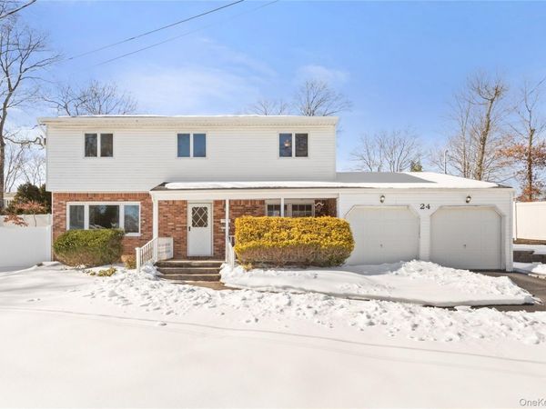 24 King Avenue, Melville, NY 11747