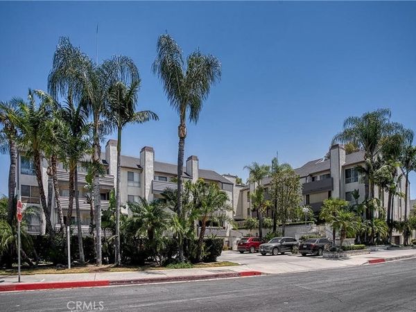 20253 Keswick Street, Unit 325, Winnetka, CA 91306