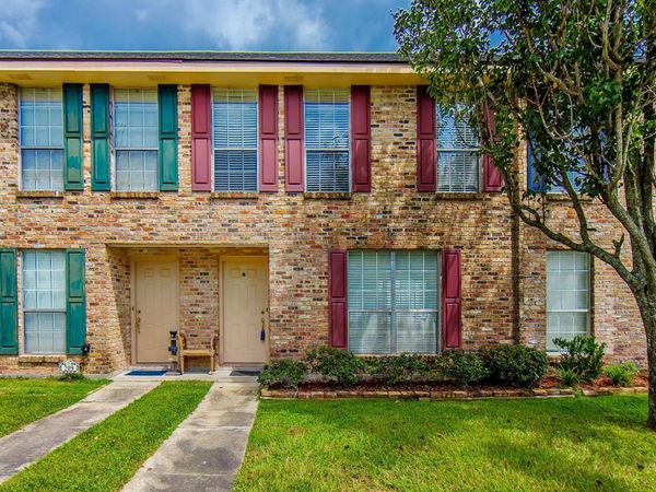 211 Greenbriar Dr, Houma, LA 70364