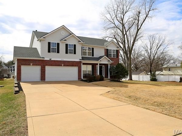 2352 The Courts Drive, Chesterfield, MO 63017