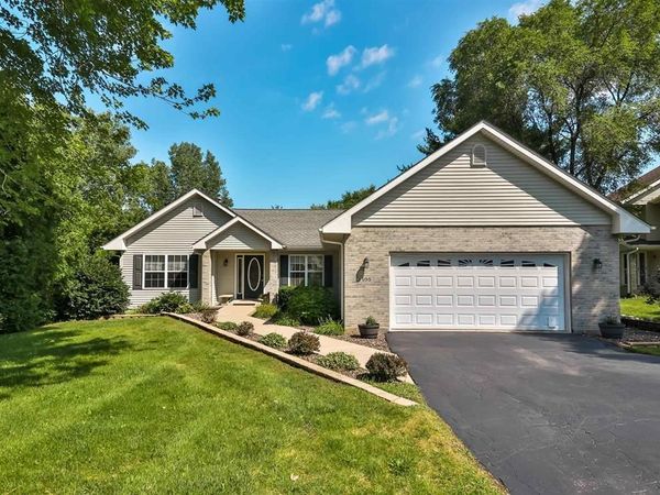 105 THORNHILL Drive SW, Poplar Grove, IL 61065