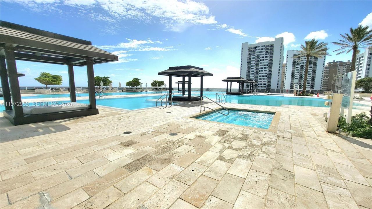 1850 S Ocean Dr, Unit 909, Hallandale Beach, FL 33009 Photo