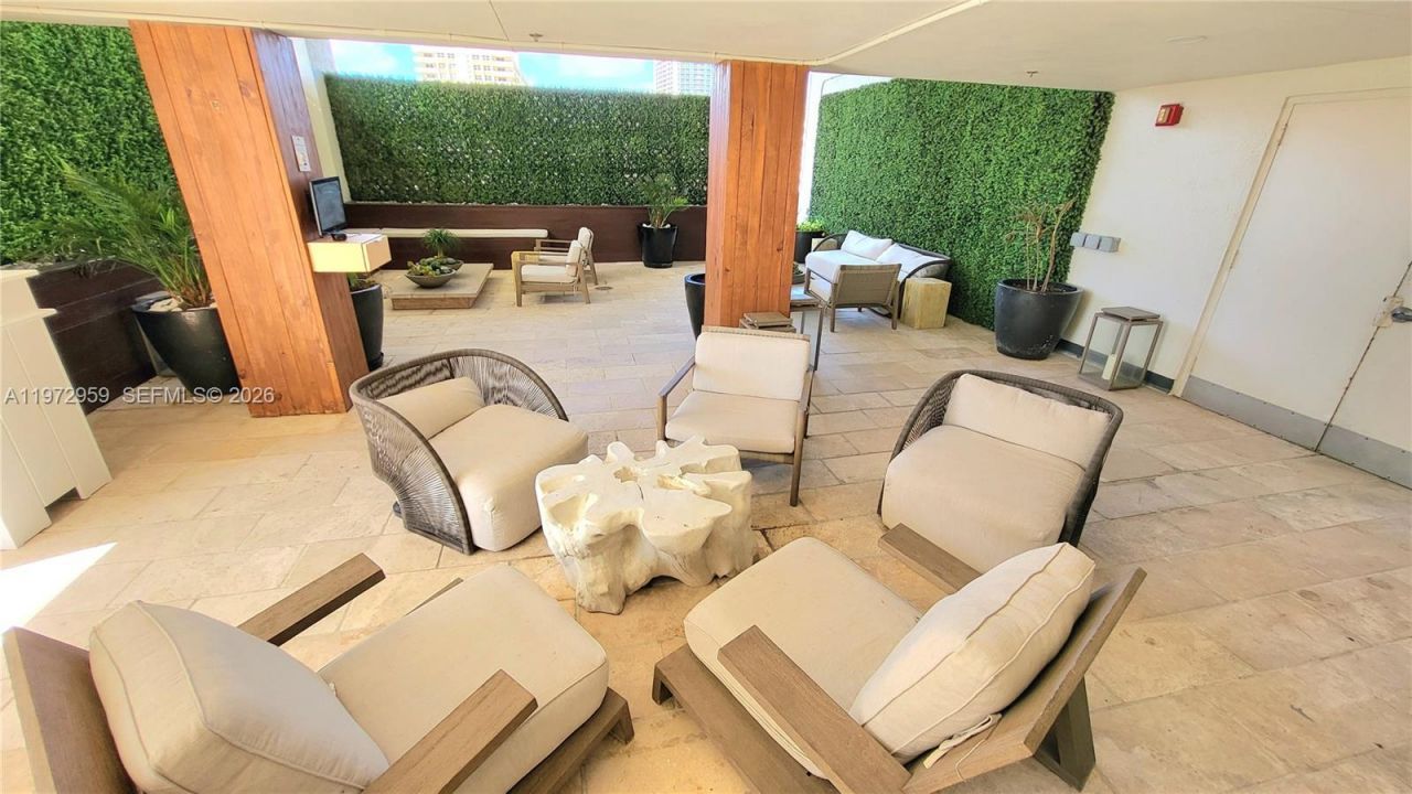 1850 S Ocean Dr, Unit 909, Hallandale Beach, FL 33009 Photo