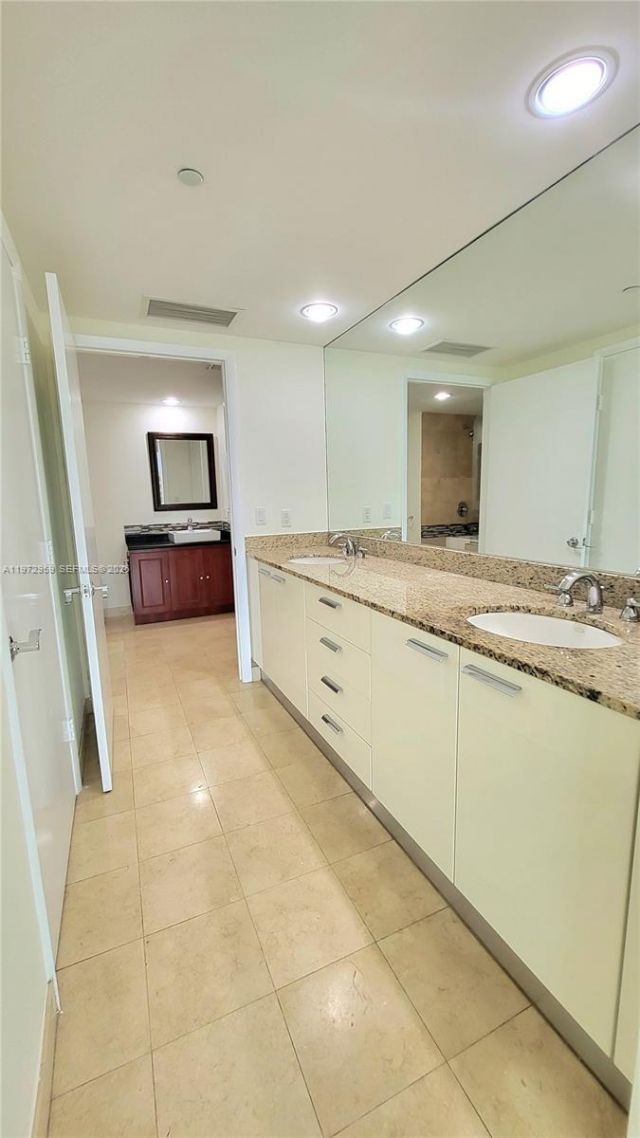 1850 S Ocean Dr, Unit 909, Hallandale Beach, FL 33009 Photo