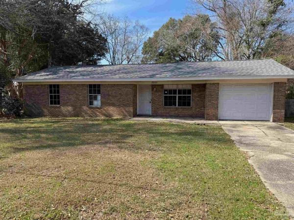 2002 Woodbury Dr, Cantonment, FL 32533