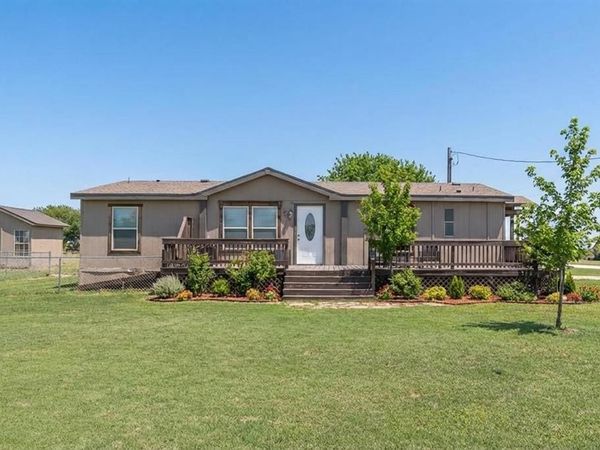 709 Ritchey Road, Valley View, TX 76272