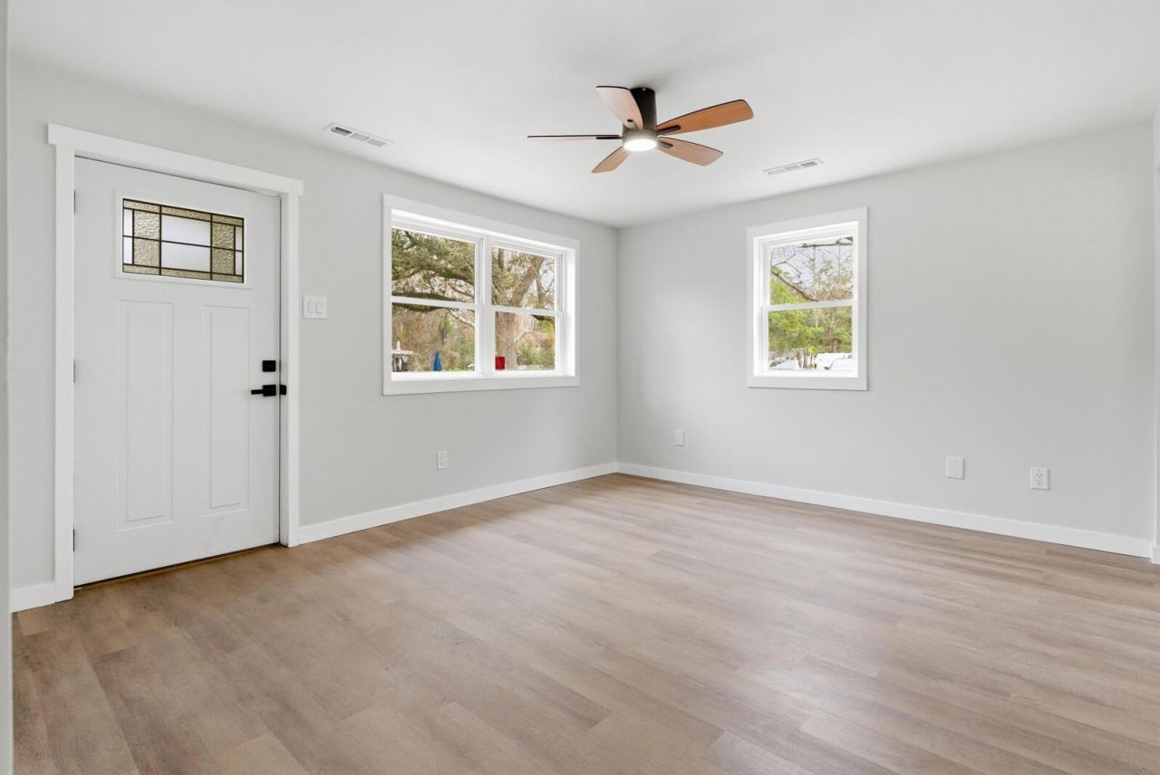 1543 Evergreen Street Photo 10