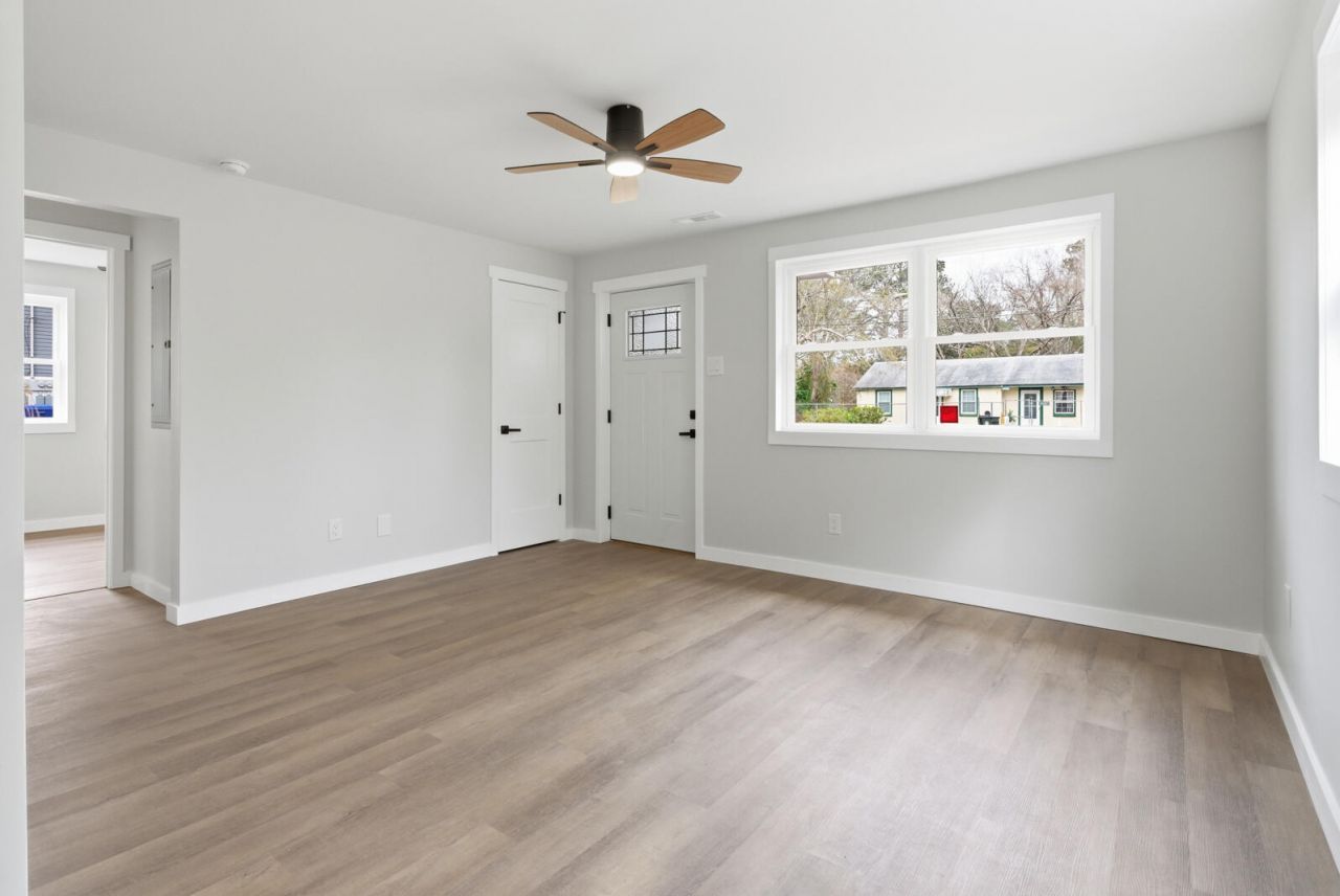 1543 Evergreen Street Photo 11