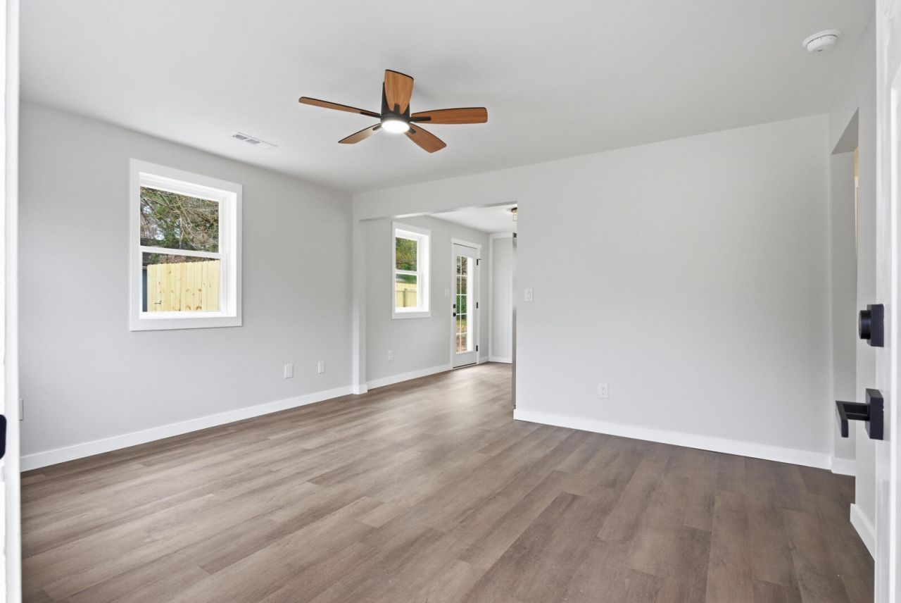 1543 Evergreen Street Photo 12