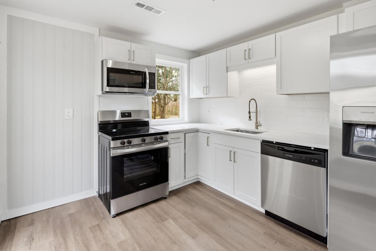 1543 Evergreen Street Photo 16