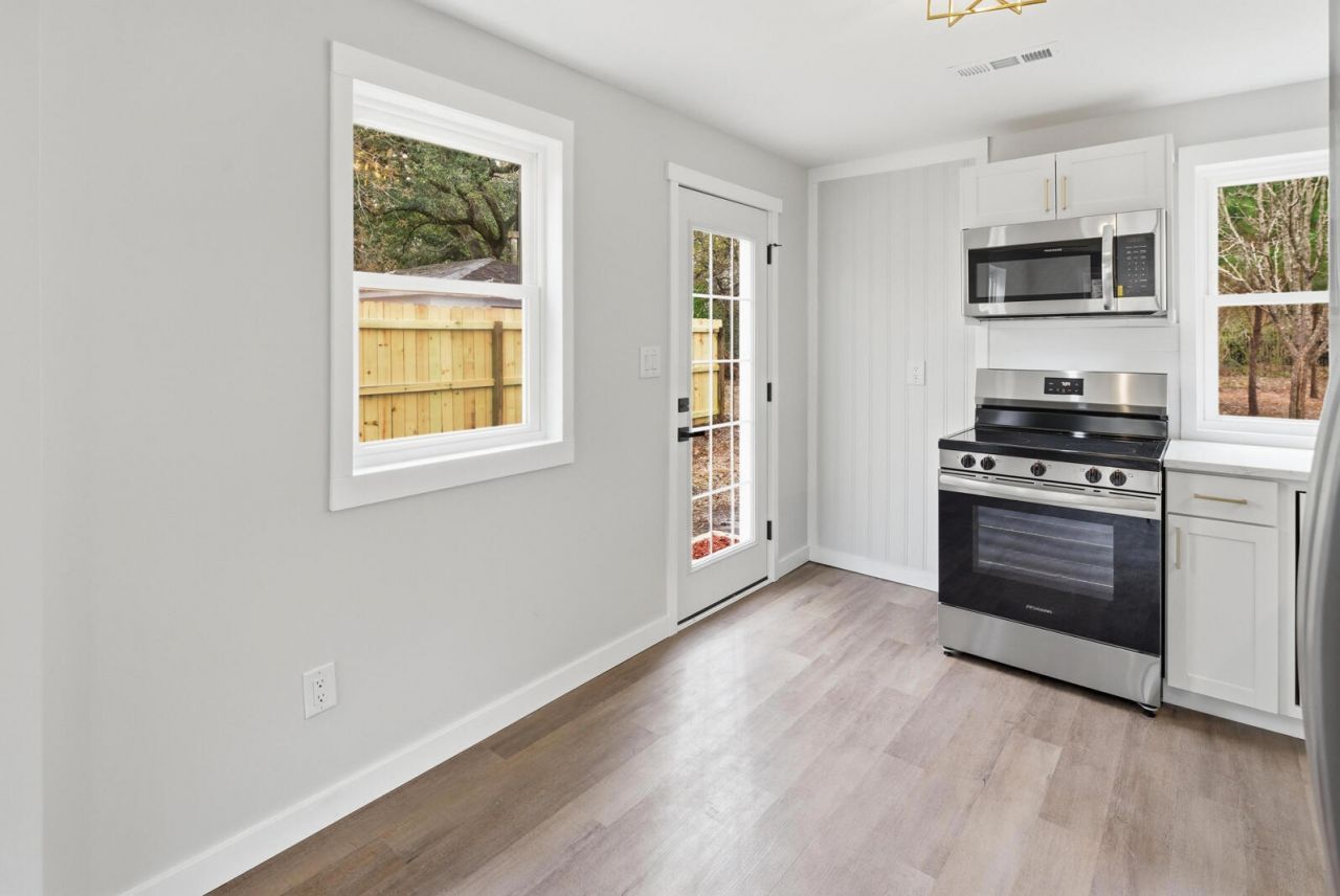 1543 Evergreen Street Photo 20