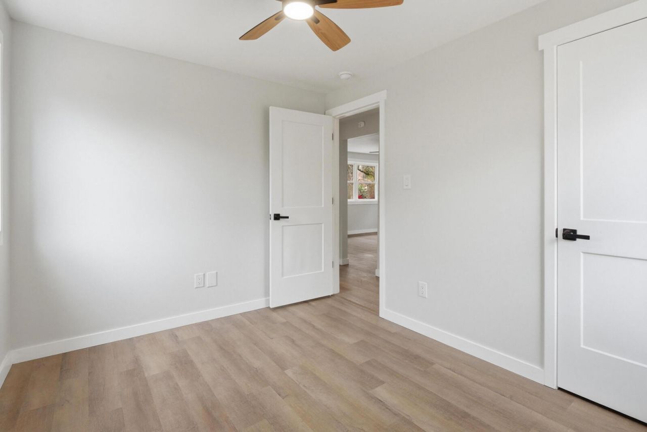 1543 Evergreen Street Photo 23