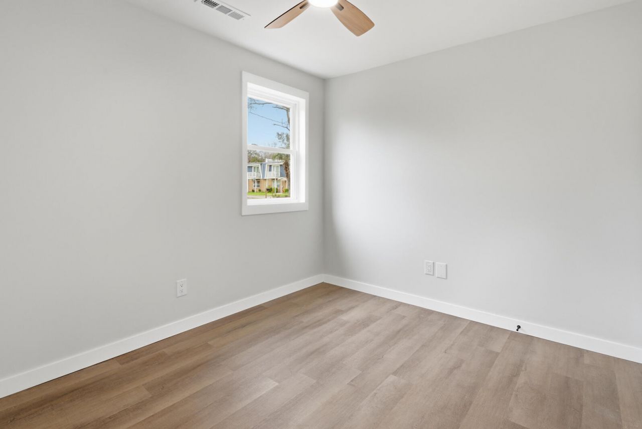 1543 Evergreen Street Photo 24