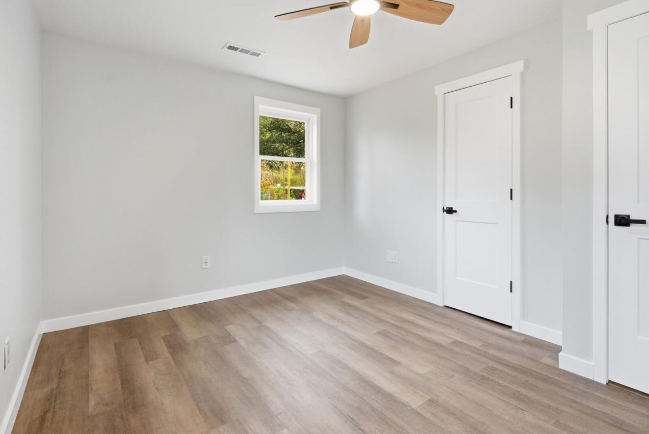 1543 Evergreen Street Photo 26