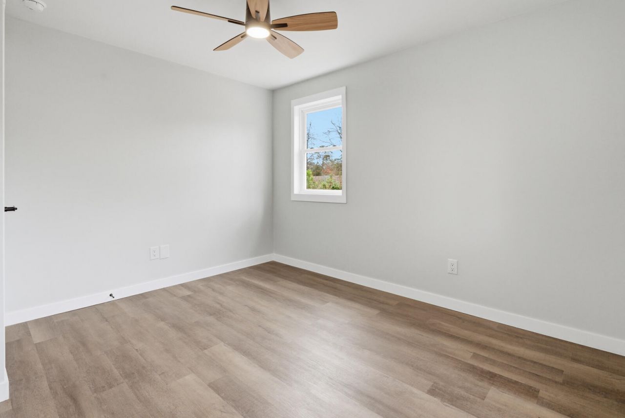 1543 Evergreen Street Photo 27