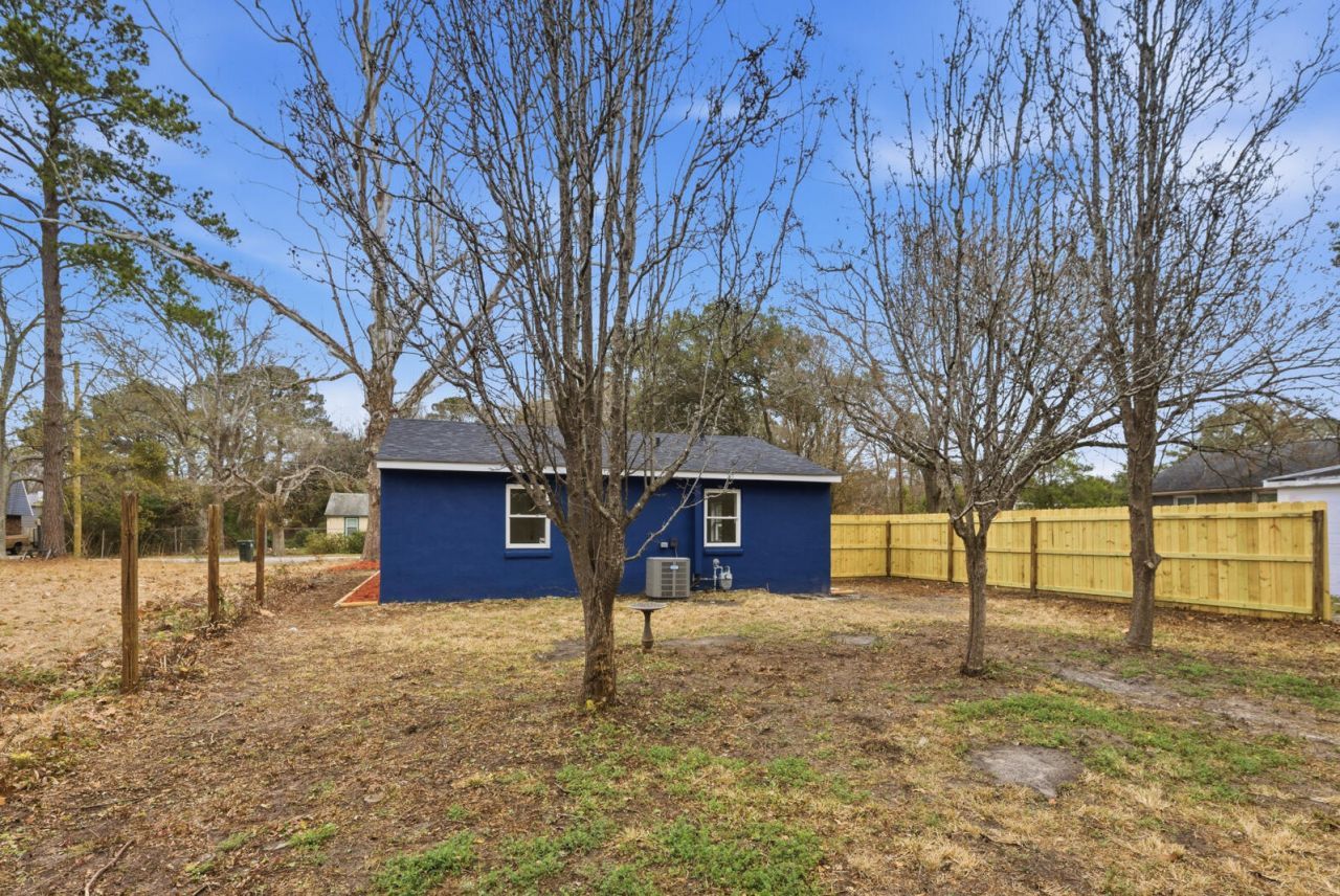 1543 Evergreen Street Photo 32