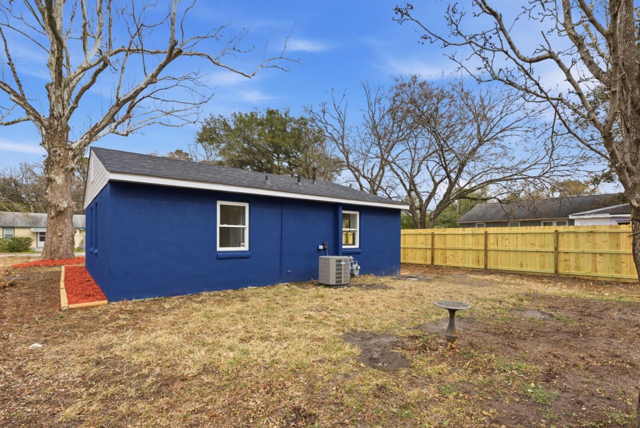 1543 Evergreen Street Photo 33