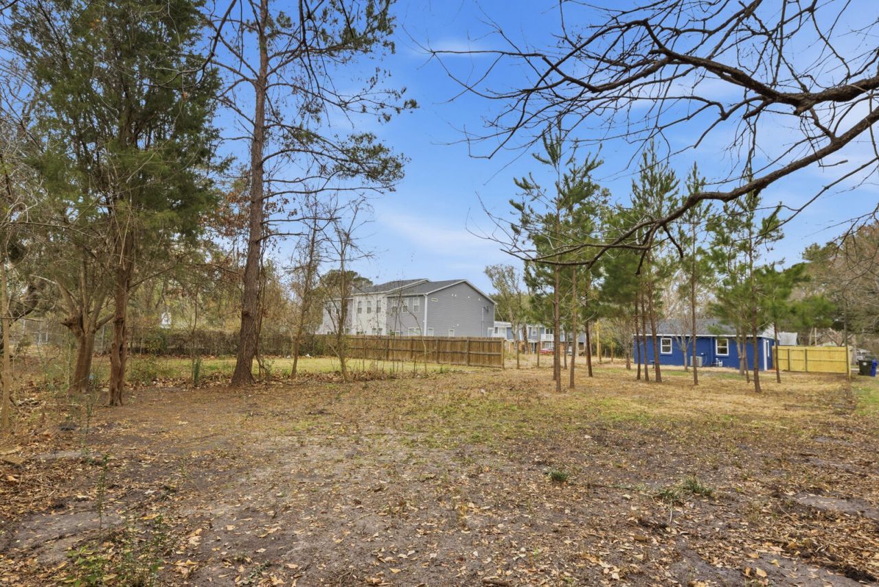 1543 Evergreen Street Photo 36