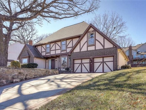 8422 Rosehill Road, Lenexa, KS 66215