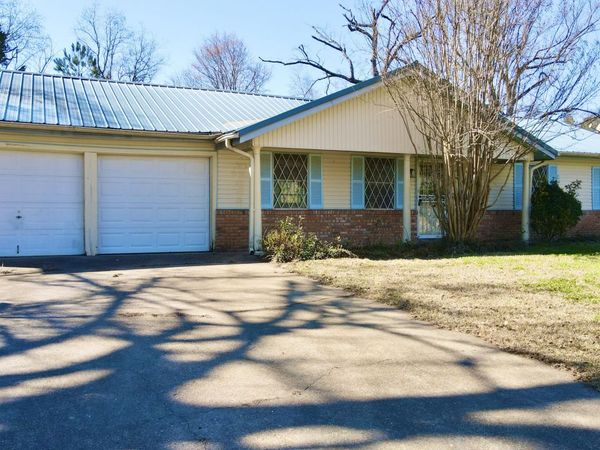 425 Knob Hill Drive, Jackson, MS 39209