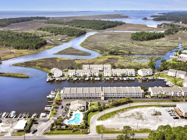 2421 Beachview Drive, Ocean Springs, MS 39564