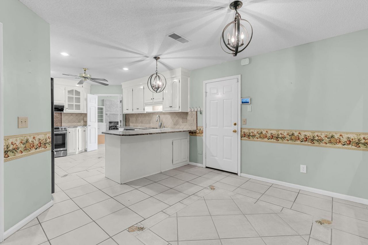 104 Dresden Drive Photo 11