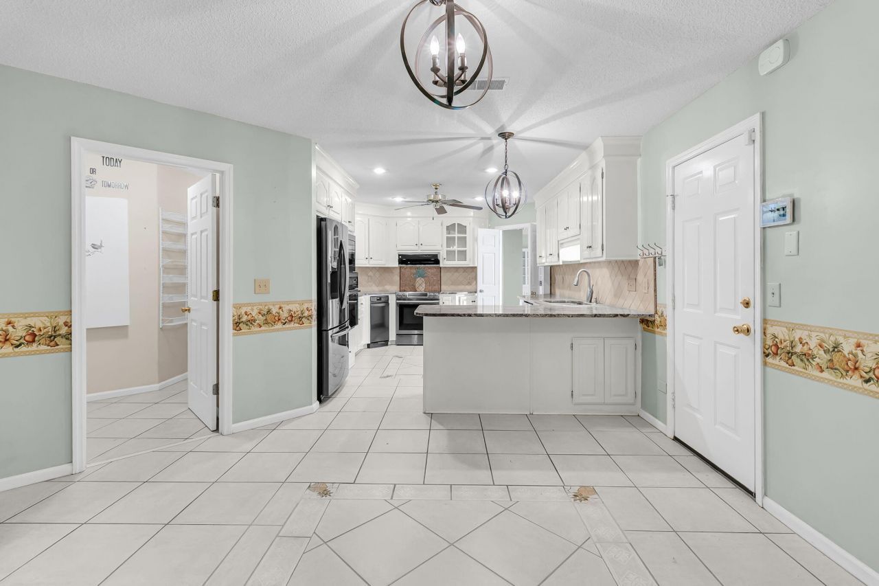 104 Dresden Drive Photo 12