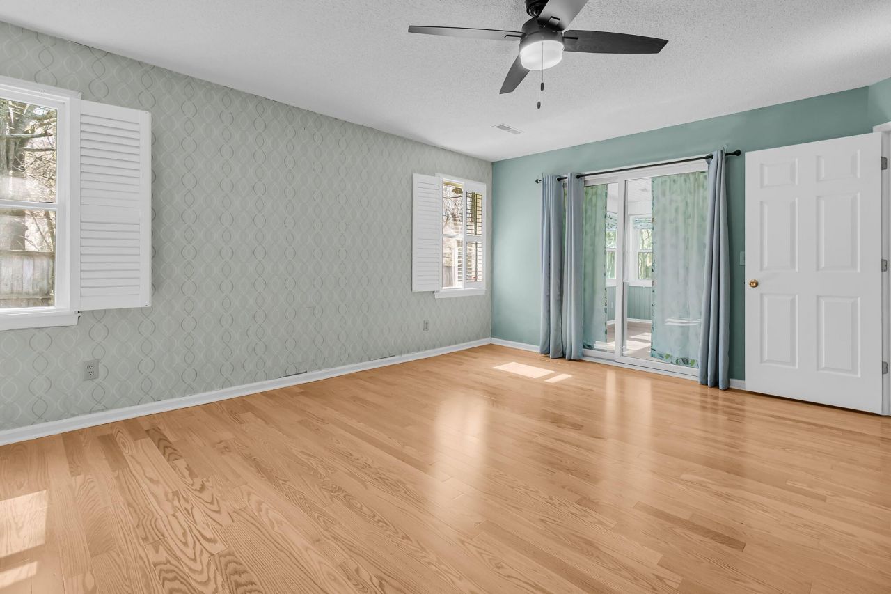 104 Dresden Drive Photo 16