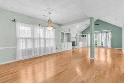 104 Dresden Drive photo 4