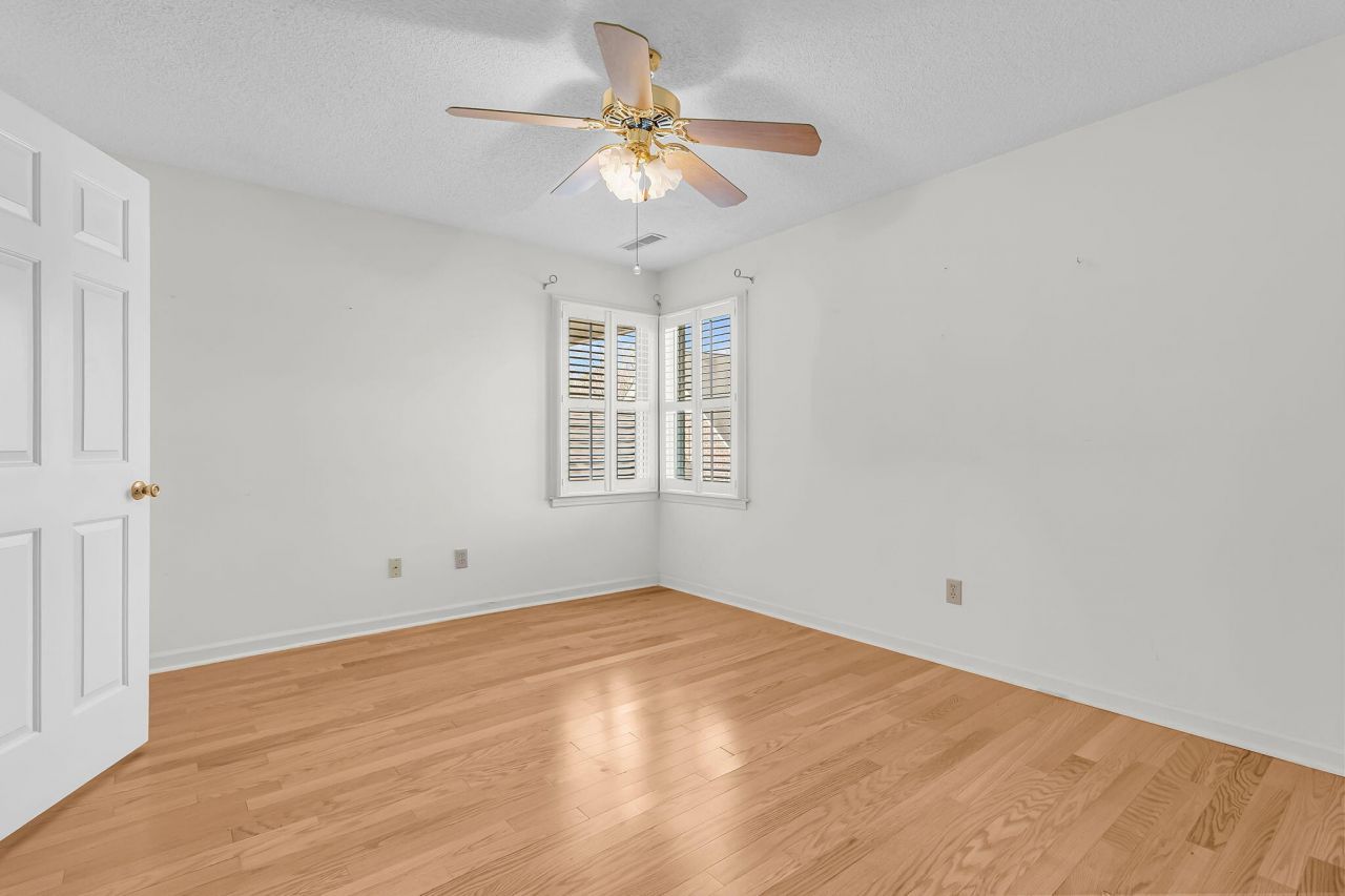 104 Dresden Drive Photo 20