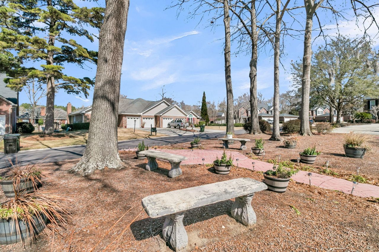 104 Dresden Drive Photo 34