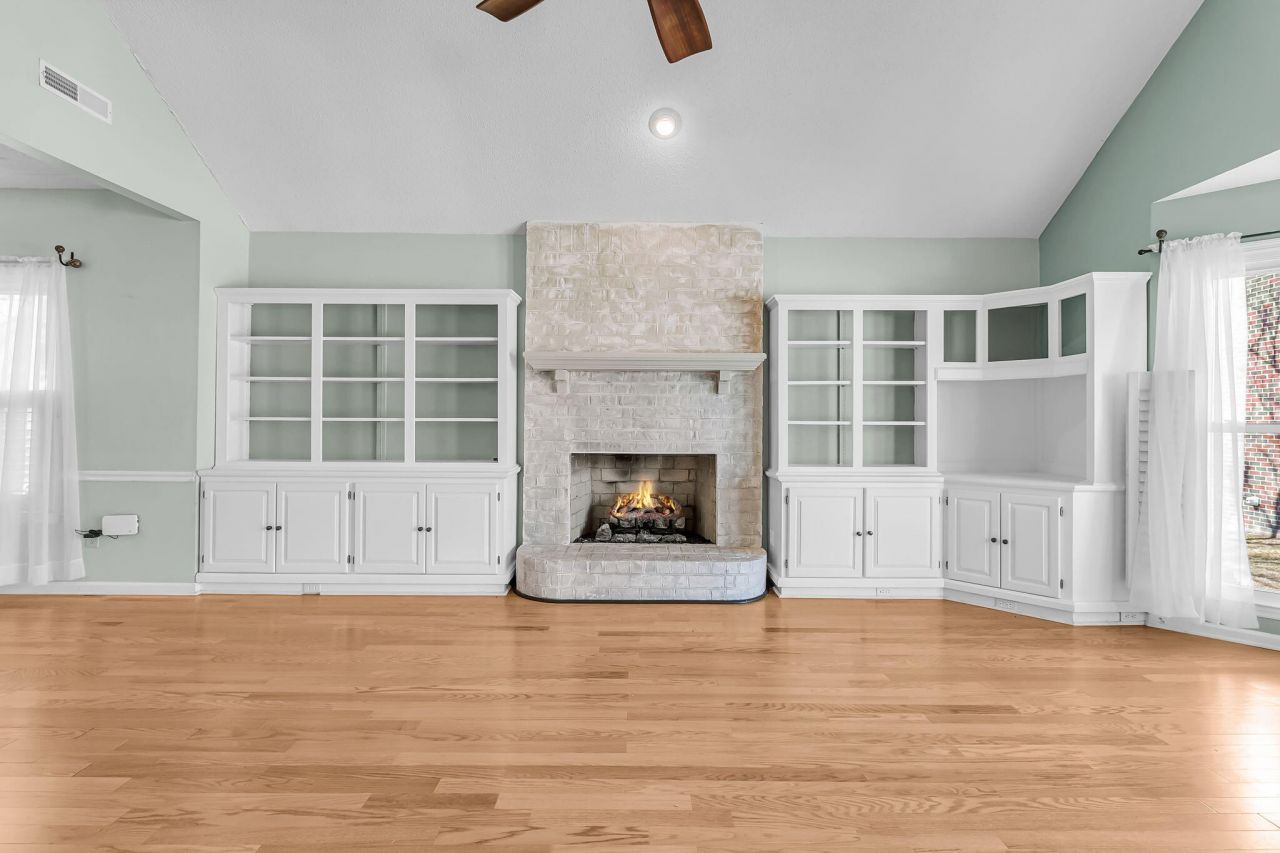 104 Dresden Drive Photo 5