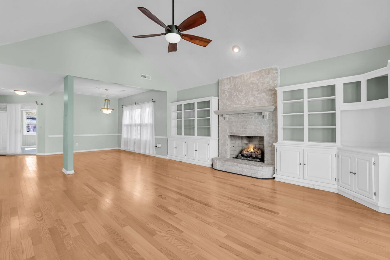 104 Dresden Drive Photo 6