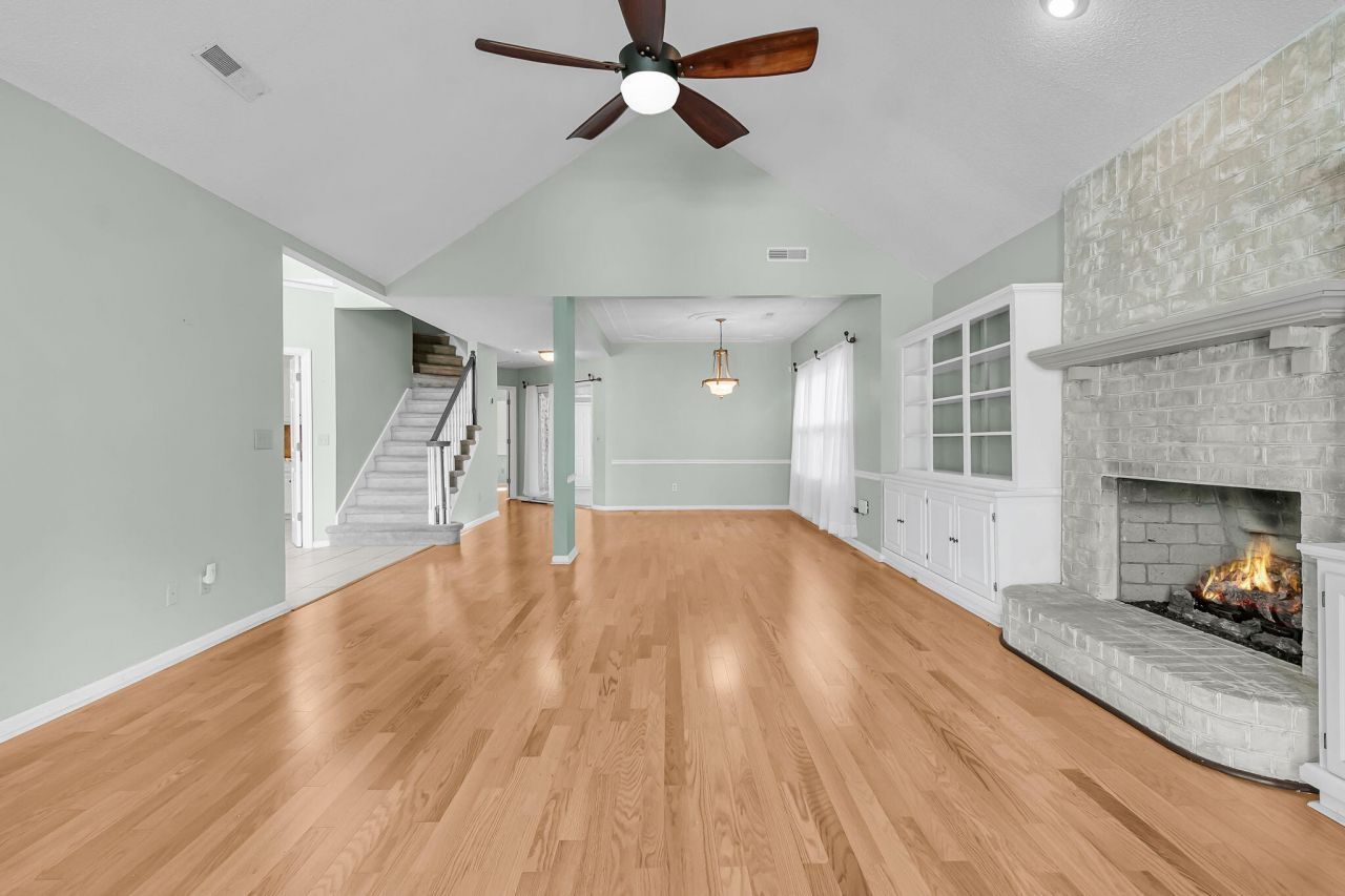 104 Dresden Drive Photo 7