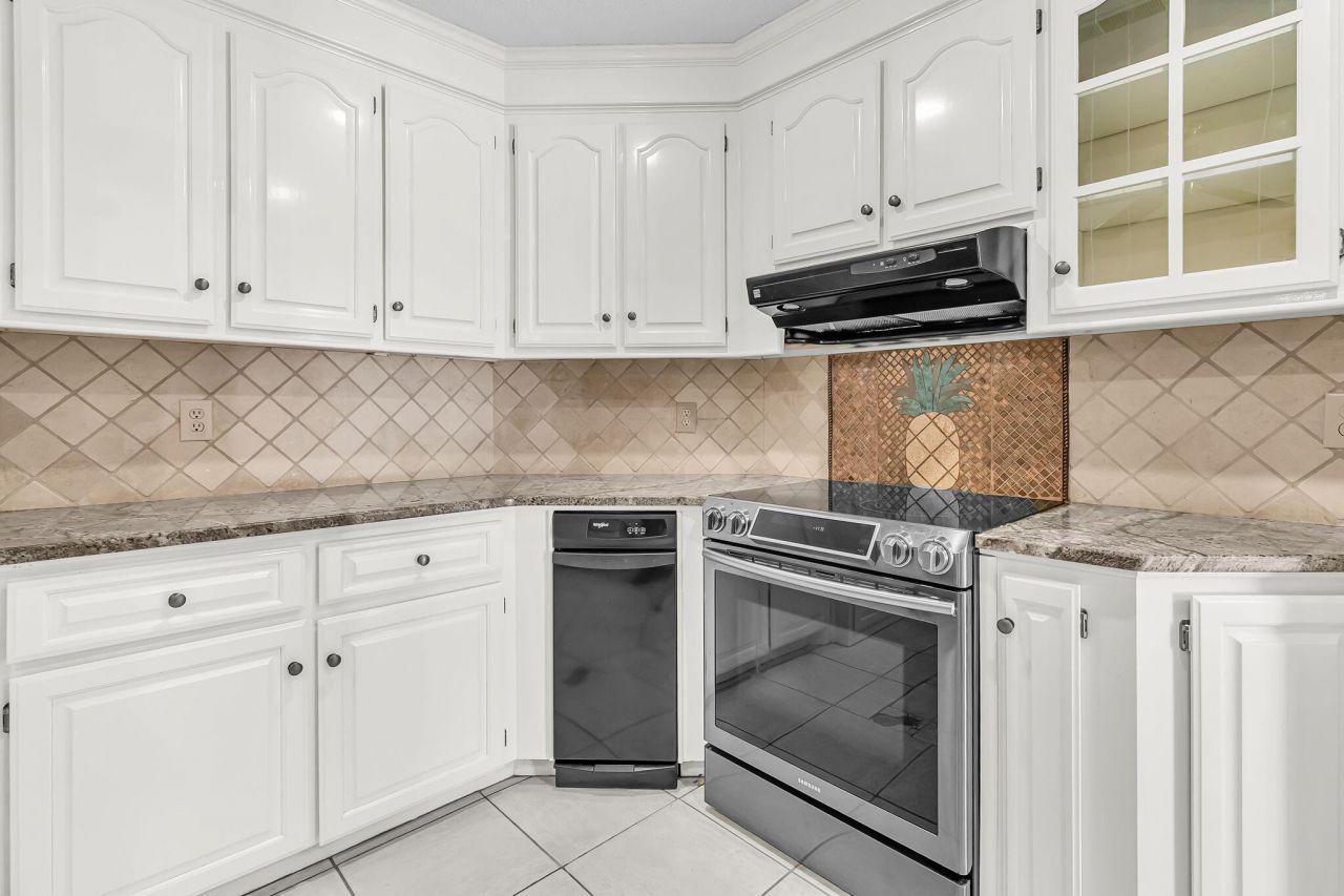 104 Dresden Drive Photo 9