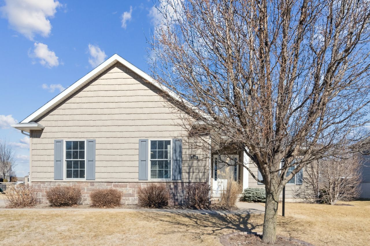 3366 Field Sike Drive, Bettendorf, IA 52722 Main Photo