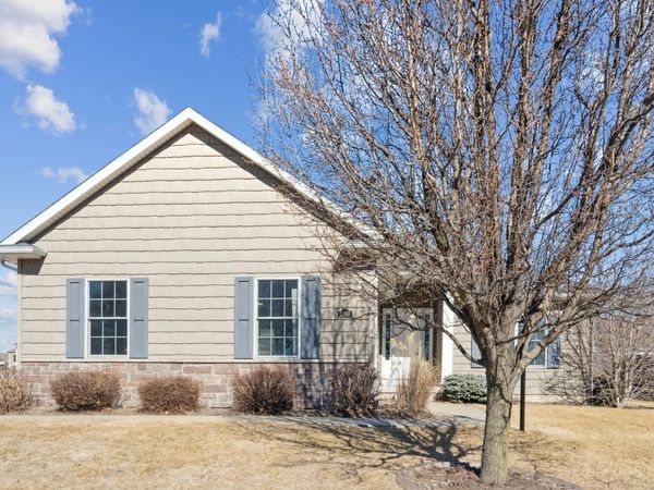 3366 Field Sike Drive, Bettendorf, IA 52722