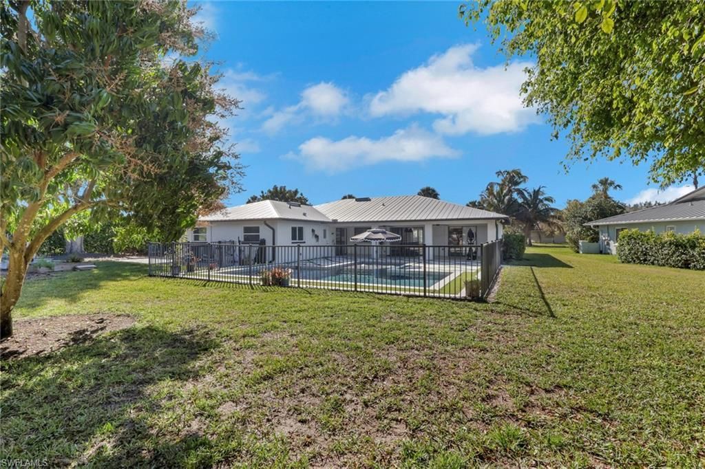 10450 Windsor Way, Naples, FL 34109 Photo