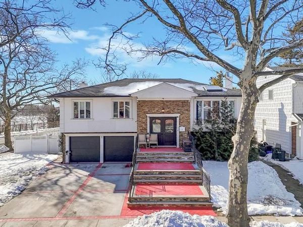 2 Valley Greens Drive , Valley Stream, NY 11581