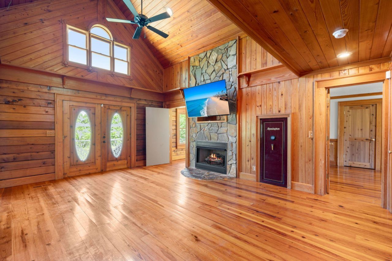 3936 Lodge Highway Photo 11