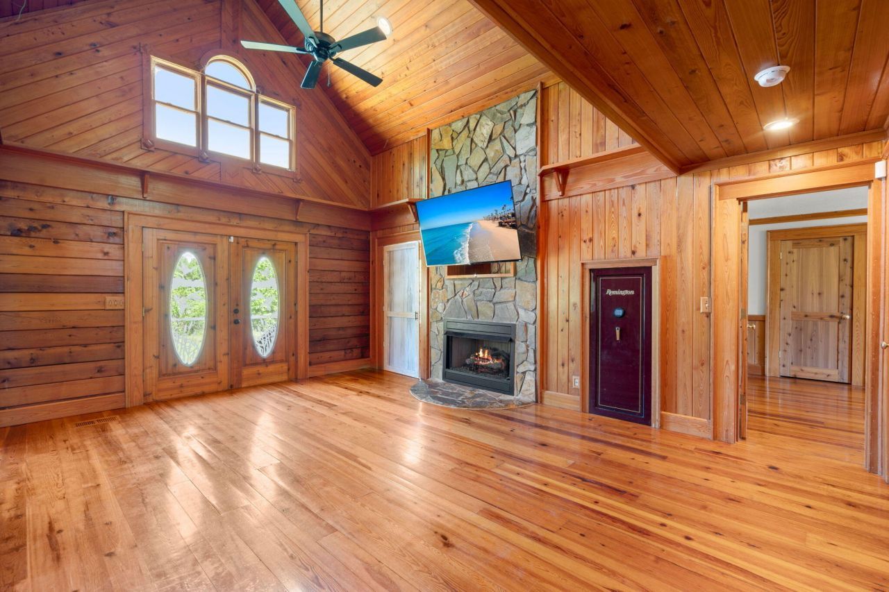 3936 Lodge Highway Photo 12