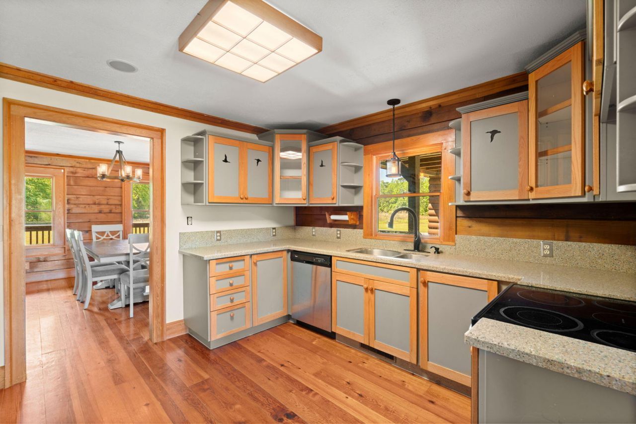 3936 Lodge Highway Photo 16