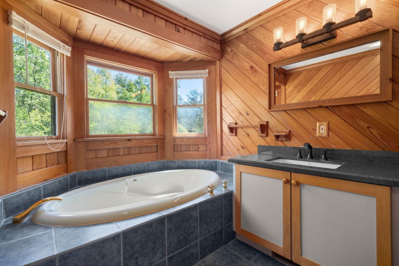 3936 Lodge Highway Photo 24