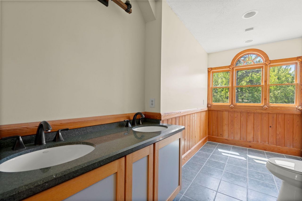 3936 Lodge Highway Photo 29