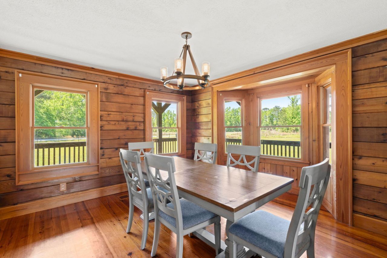 3936 Lodge Highway Photo 8