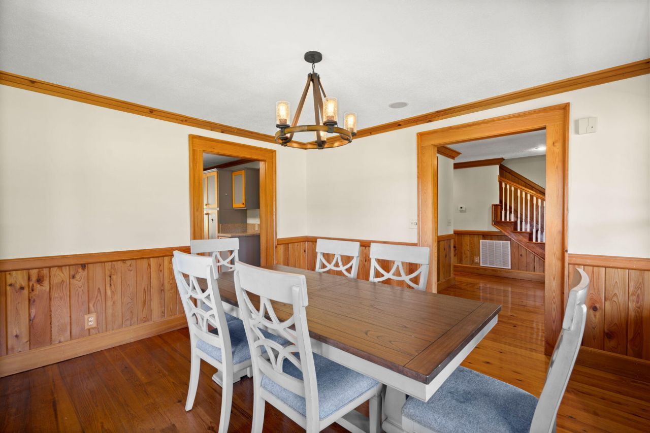 3936 Lodge Highway Photo 9