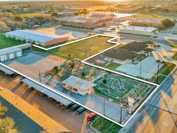 3102 Sam Houston Drive , Victoria, TX 77904