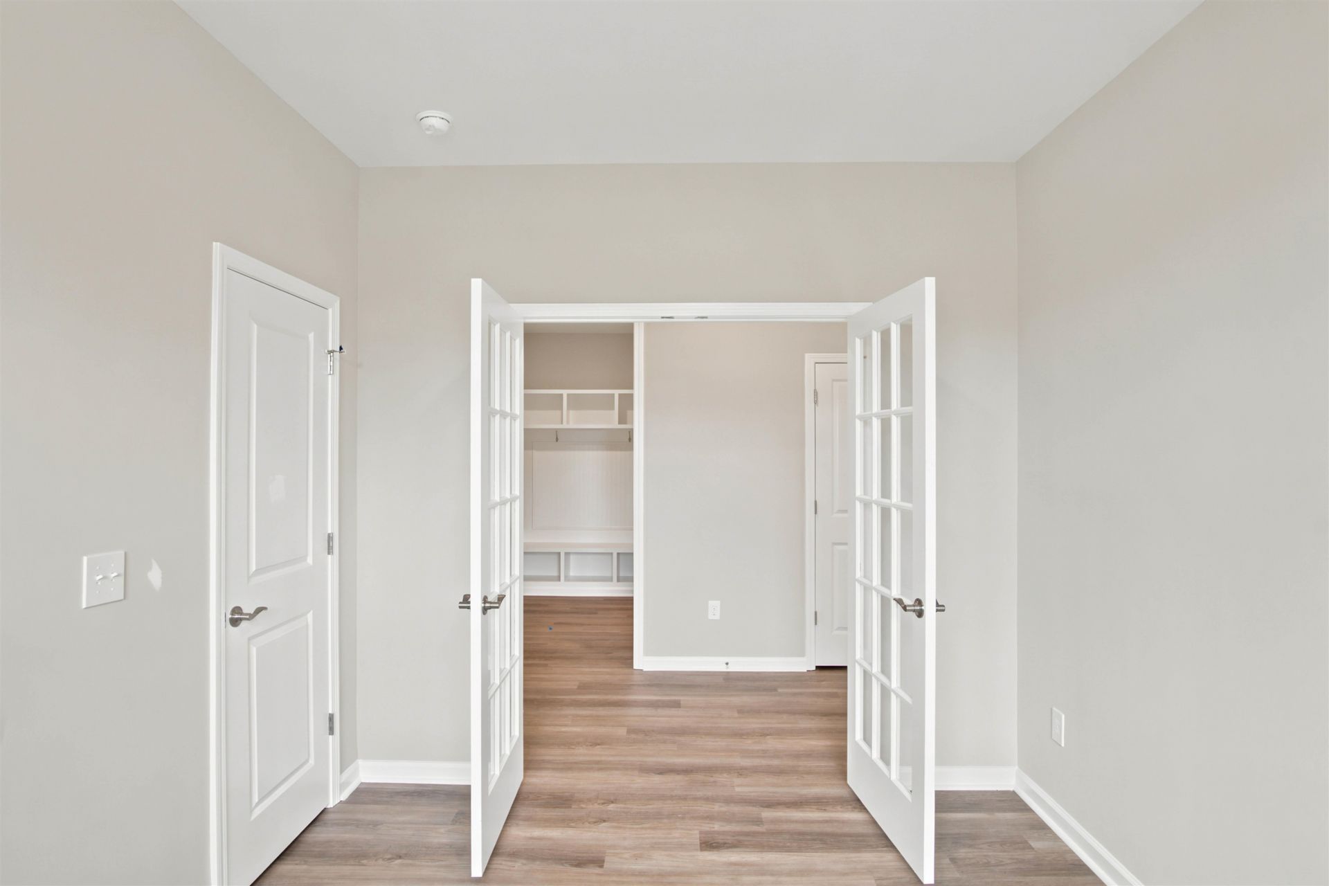 639 Millbrook Way Photo 10